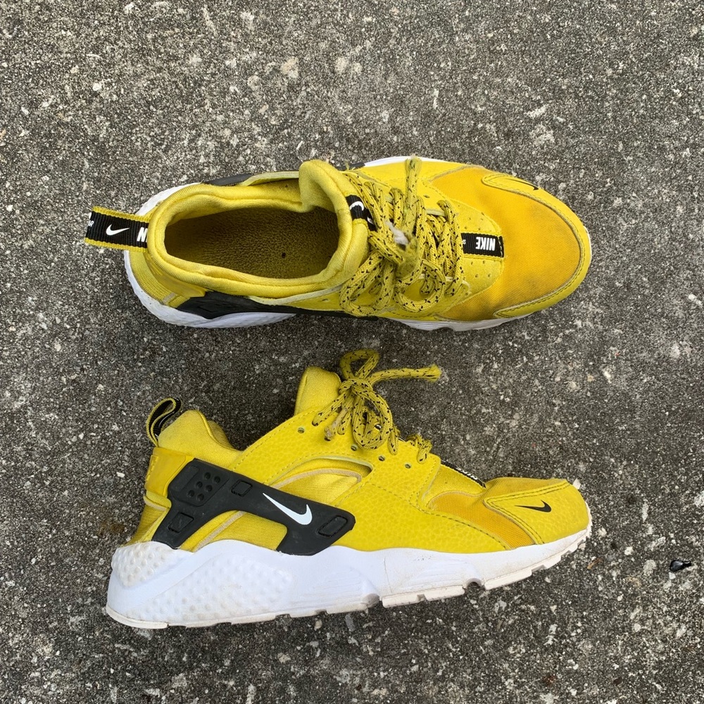 Yellow Green Nike Youth Huarache’s